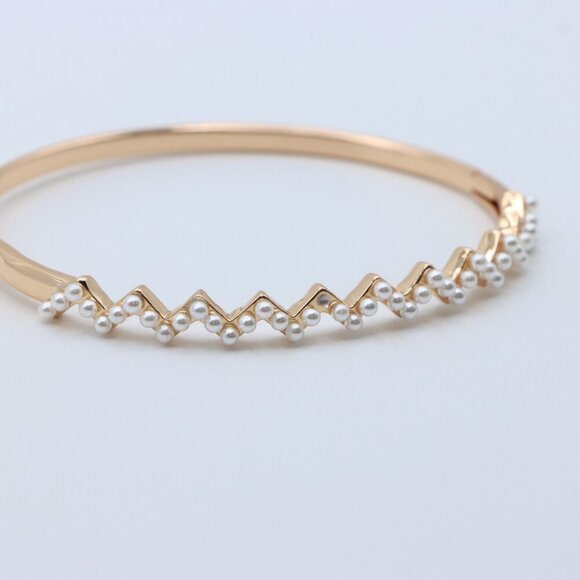 Elegant Rose Gold Zigzag Pearl Bangle with Modern Chic Appeal, XPBL0464 - Picture 2 of 11